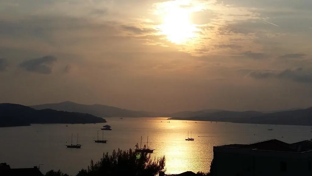 Apartments Curic Trogir 0*,