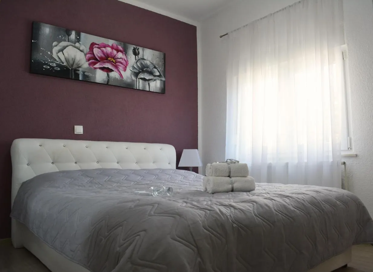 טרוגיר Apartments Curic