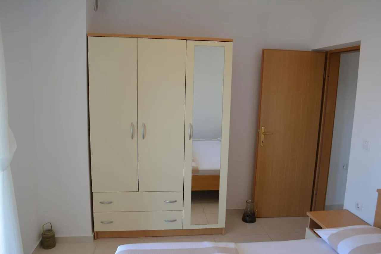Apartments Curic Trogir 0*,