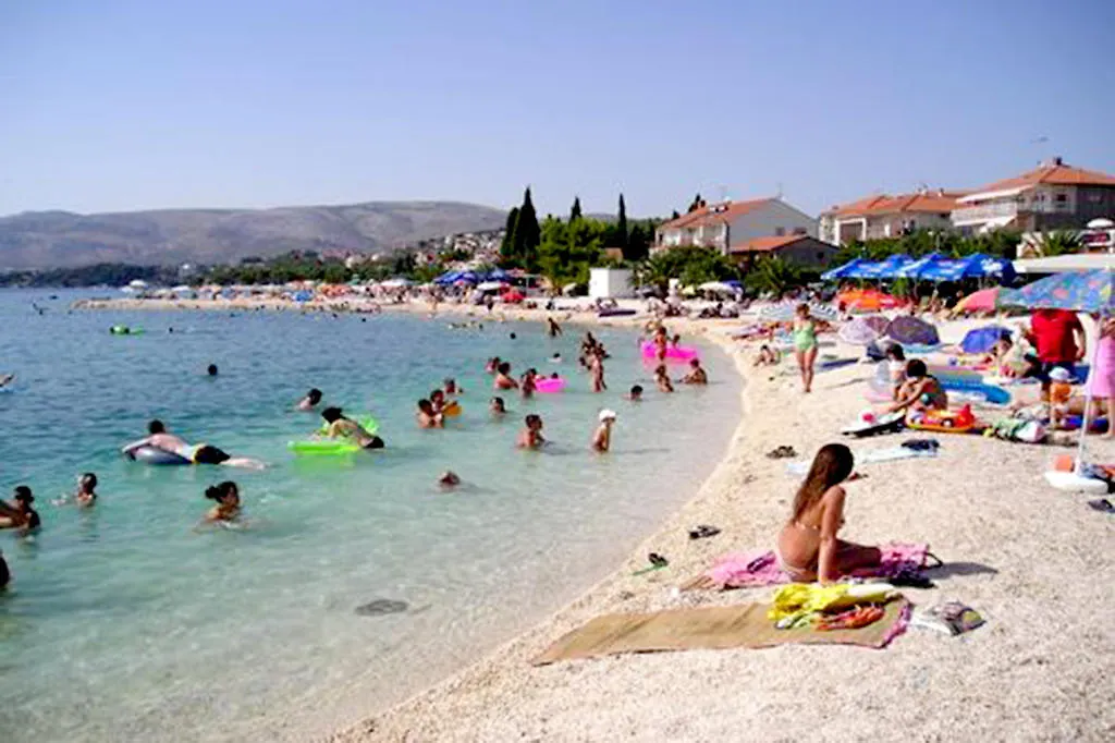 Apartments Curic Trogir 0*,